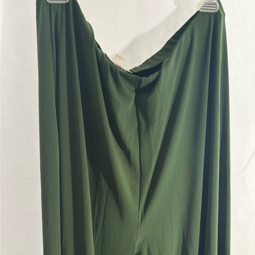 Woman within 22/24 green polyester